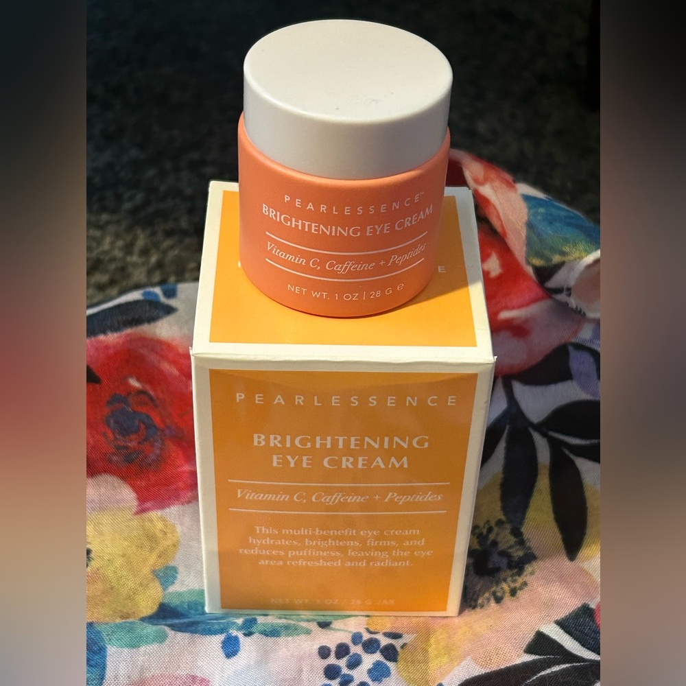 Pearlessence Brightening Eye Cream